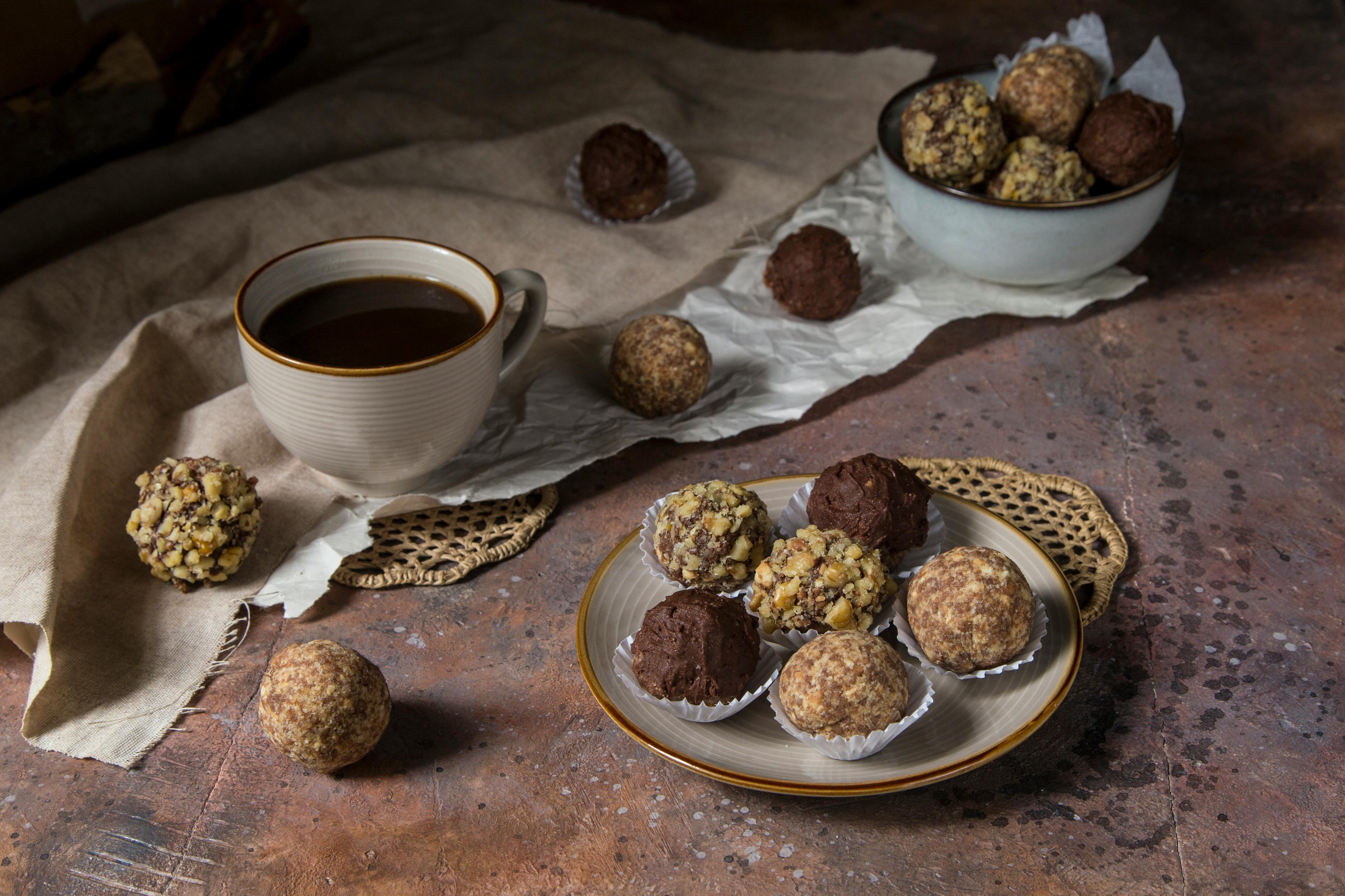 Easy No-Bake Chocolate and Nut Truffles Recipe