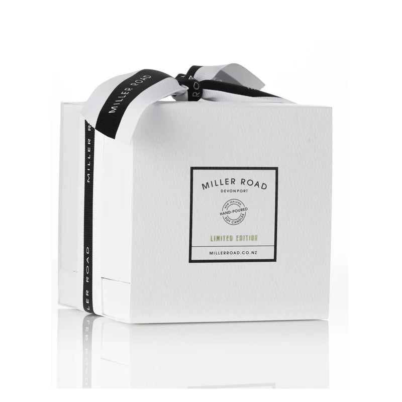 White Luxury Candle Fresh Linen