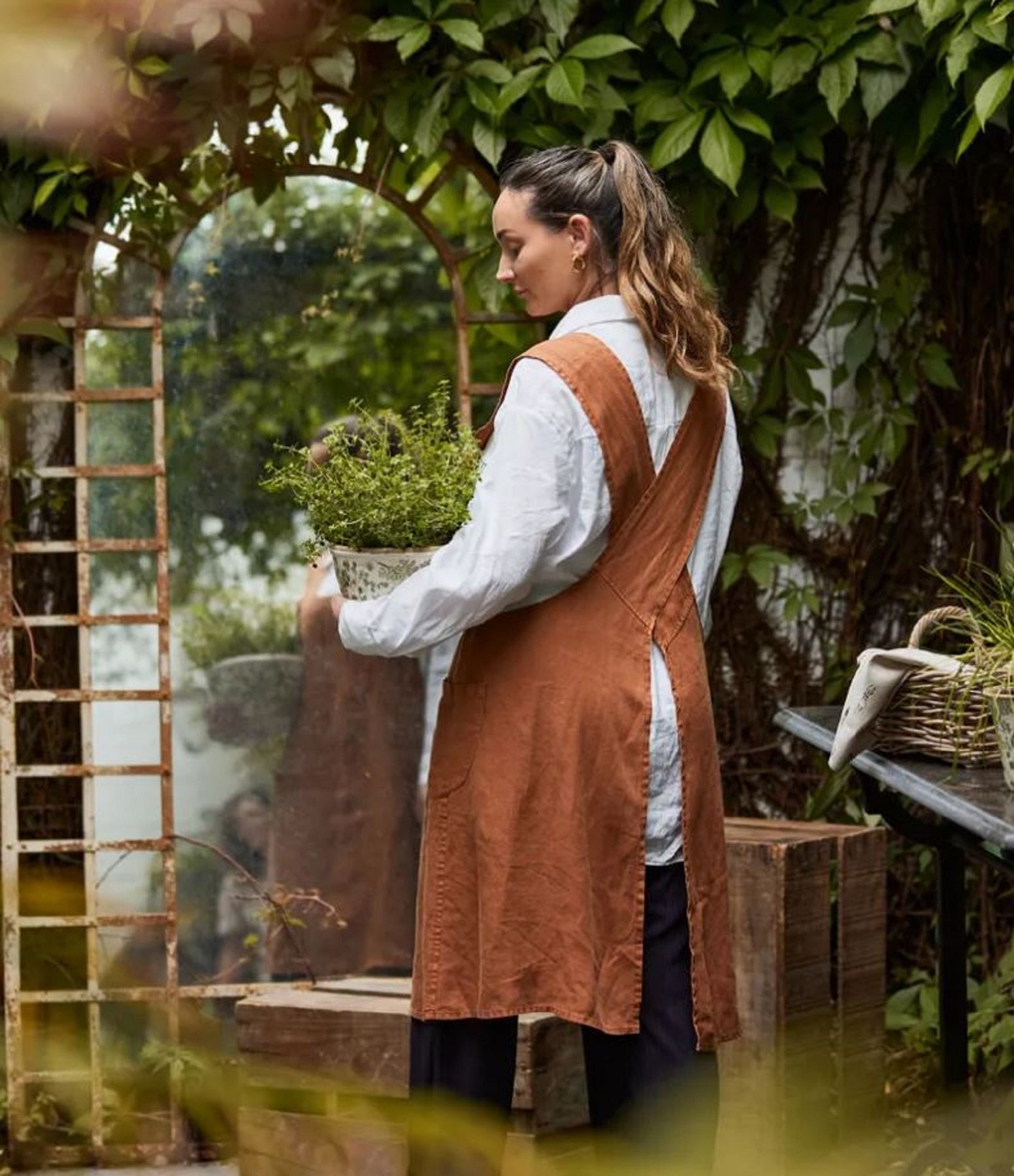 Apron Cross Back  Stonewashed Linen Tabacco