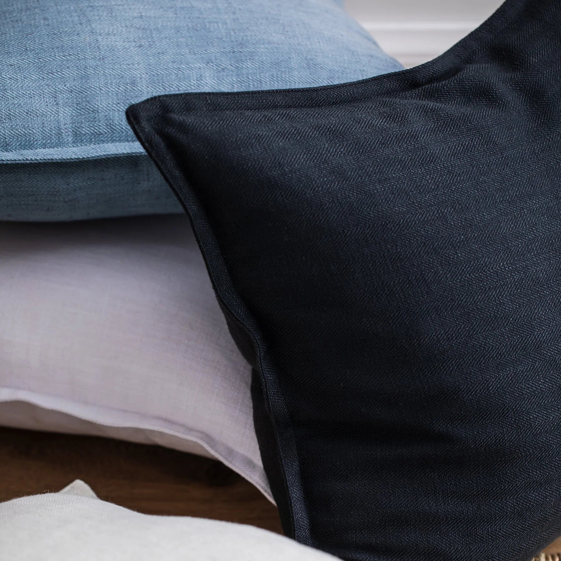 Cushion Harris Black